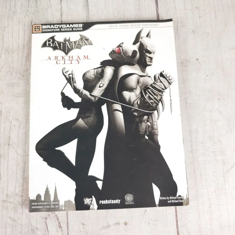 BradyGames Batman Arkham City Official Strategy Guide PS3 Xbox 360 PC USED